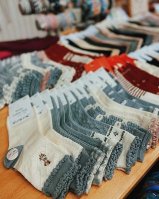 Stylové a hřejivé ponožky od 69 Kč 🧦✨ Krásné designy, které potěší nejen vás, ale i vaše blízké. Perfektní dárek pod...